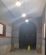 上海六旬阿姨家中扫地俄然踩空掉到楼下邻人家